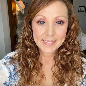 Meet your Posher, Debra